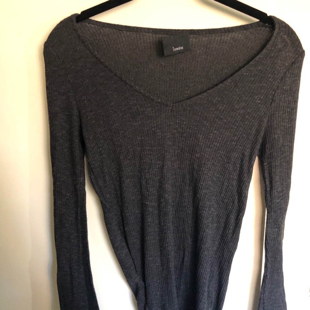 Gray v neck long sleeve top